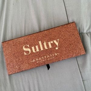 ANASTASIA SULTRY EYESHADOW PALLETE ✨